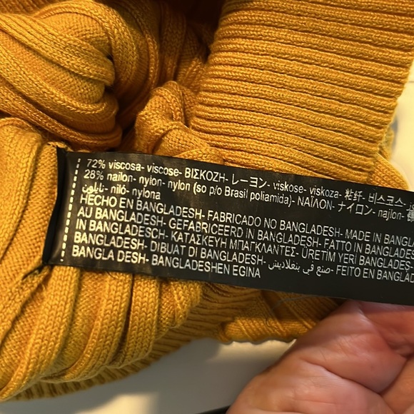 Zara  Knit  Gold Mustard color Turtleneck Sweater NWOT  Textured stripes  Size S - Picture 3 of 10